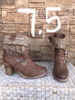 Size 7.5 heels/shoes