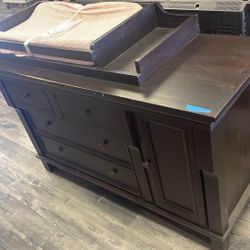 Legacy baby Changing Table/Dresser