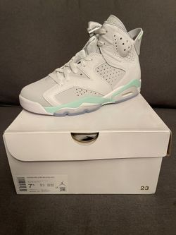 Ds Pair Of Jordan Retro 6’s Mint Foam(Womens) Size 7.5w