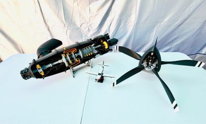 Turboprop engine cut out model – NEW-moveable parts, custom made