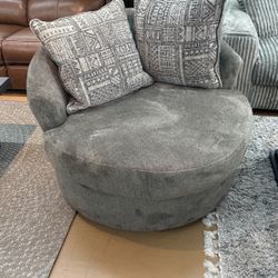 Accent Swivel Chair!!