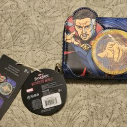 LOOK NEW!! Loungefly
Loungefly Marvel Dr. Strange Glow in the Dark Zip-Around Wallet