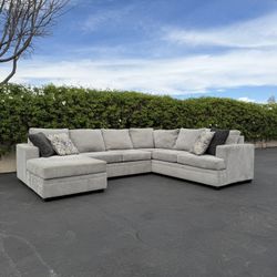 🚚 FREE DELIVERY 🚚  Bonaterra Dove Grey Fabric 127" 2 Piece U-Shaped Sectional 
