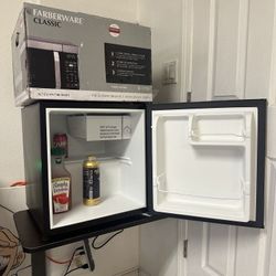 Refrigerator Mini + Microwave 