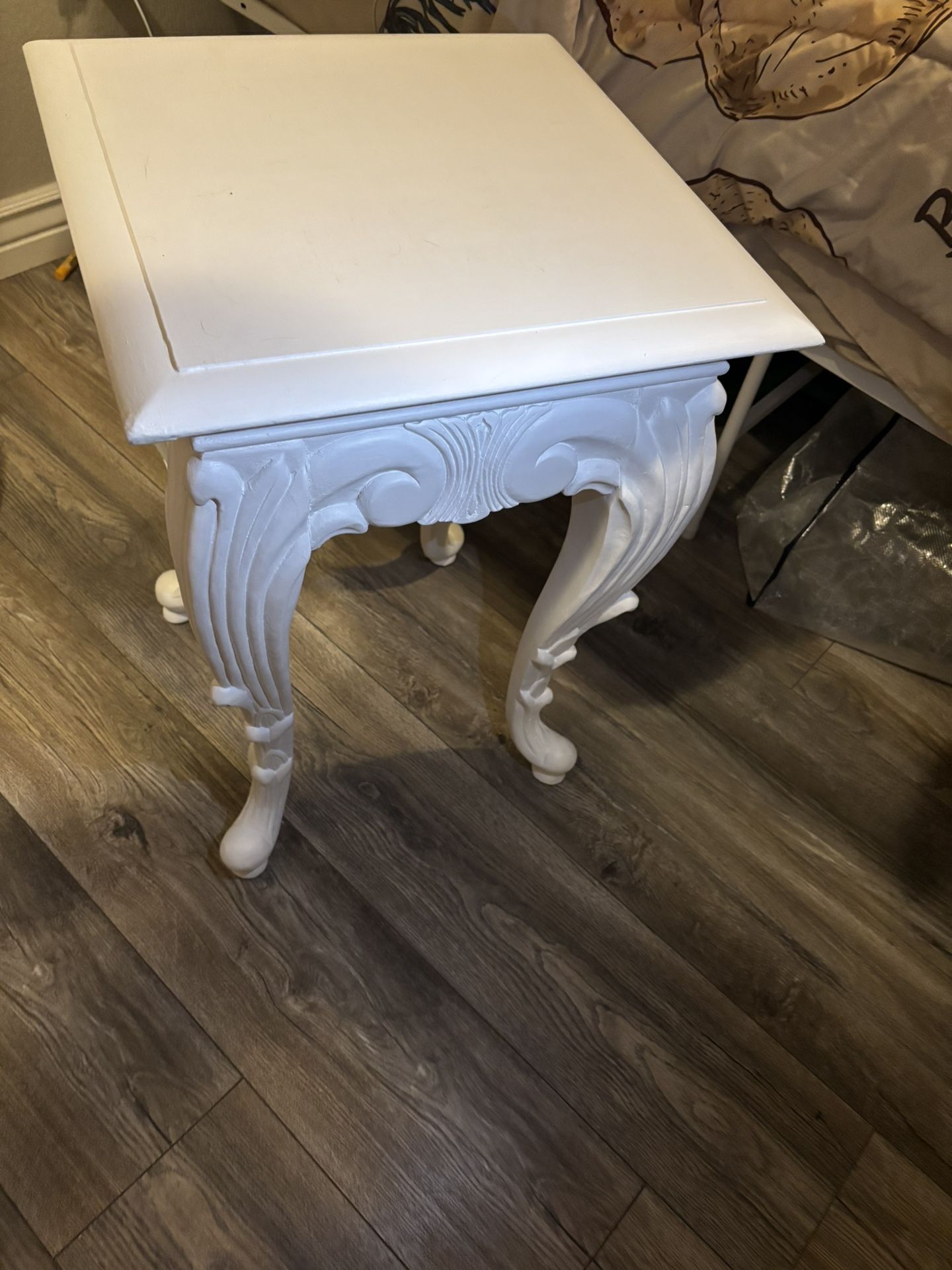 2 Antique Wooden End Tables