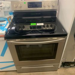 FRIGIDAIRE LFEFTF 30-in Electric Range Stove  XBNS