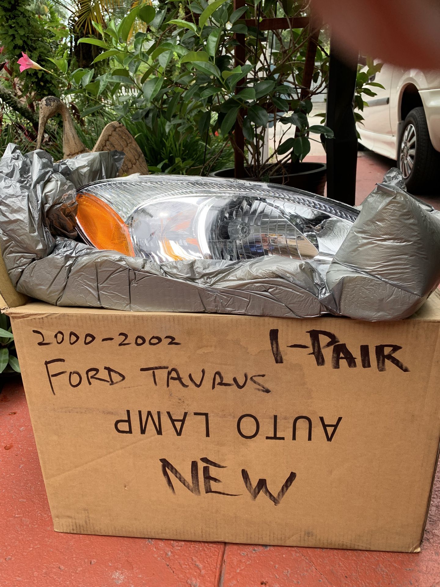 “New” 2000-2002 Ford Taurus Headlights