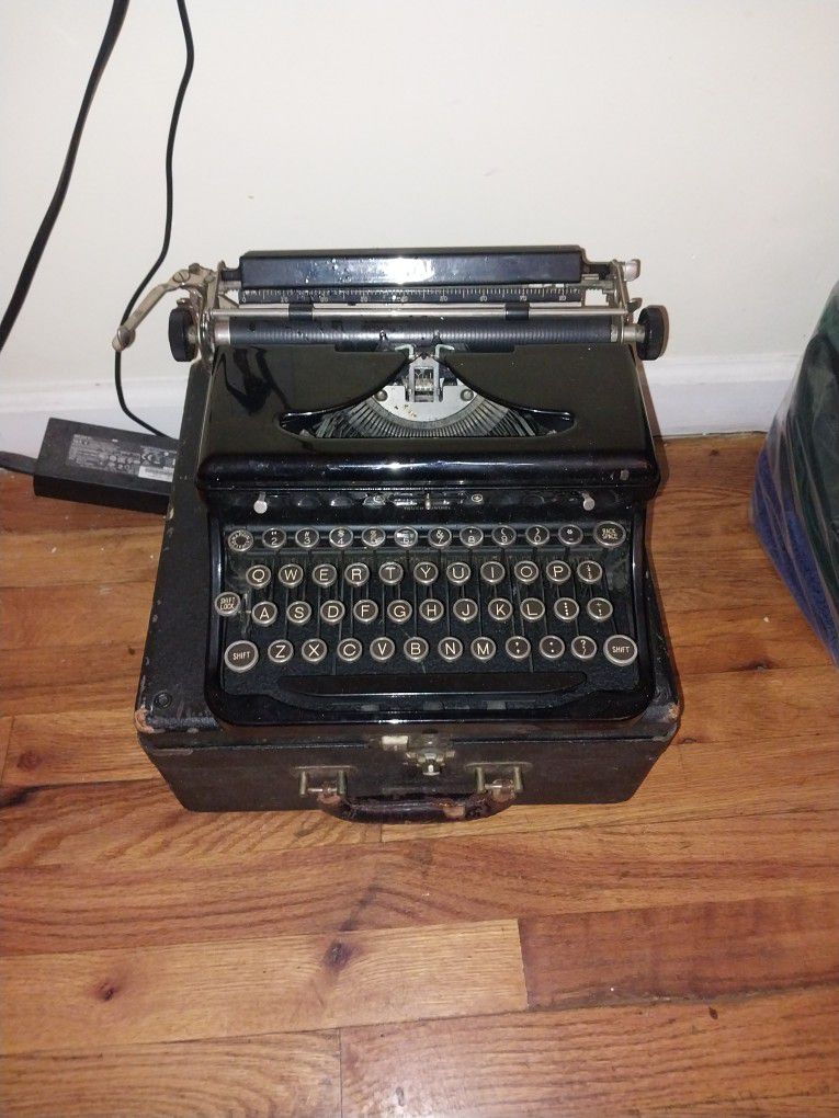 Royal  Antique Typewriter 