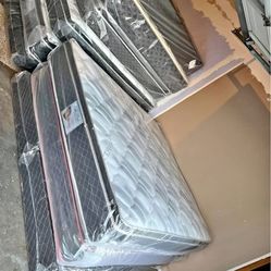 Everything Must Go This Week!!!!Brand New Queen Mattress With mattress Box!!!