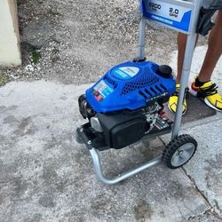 2200 PSi PRESSURE WASHER 
