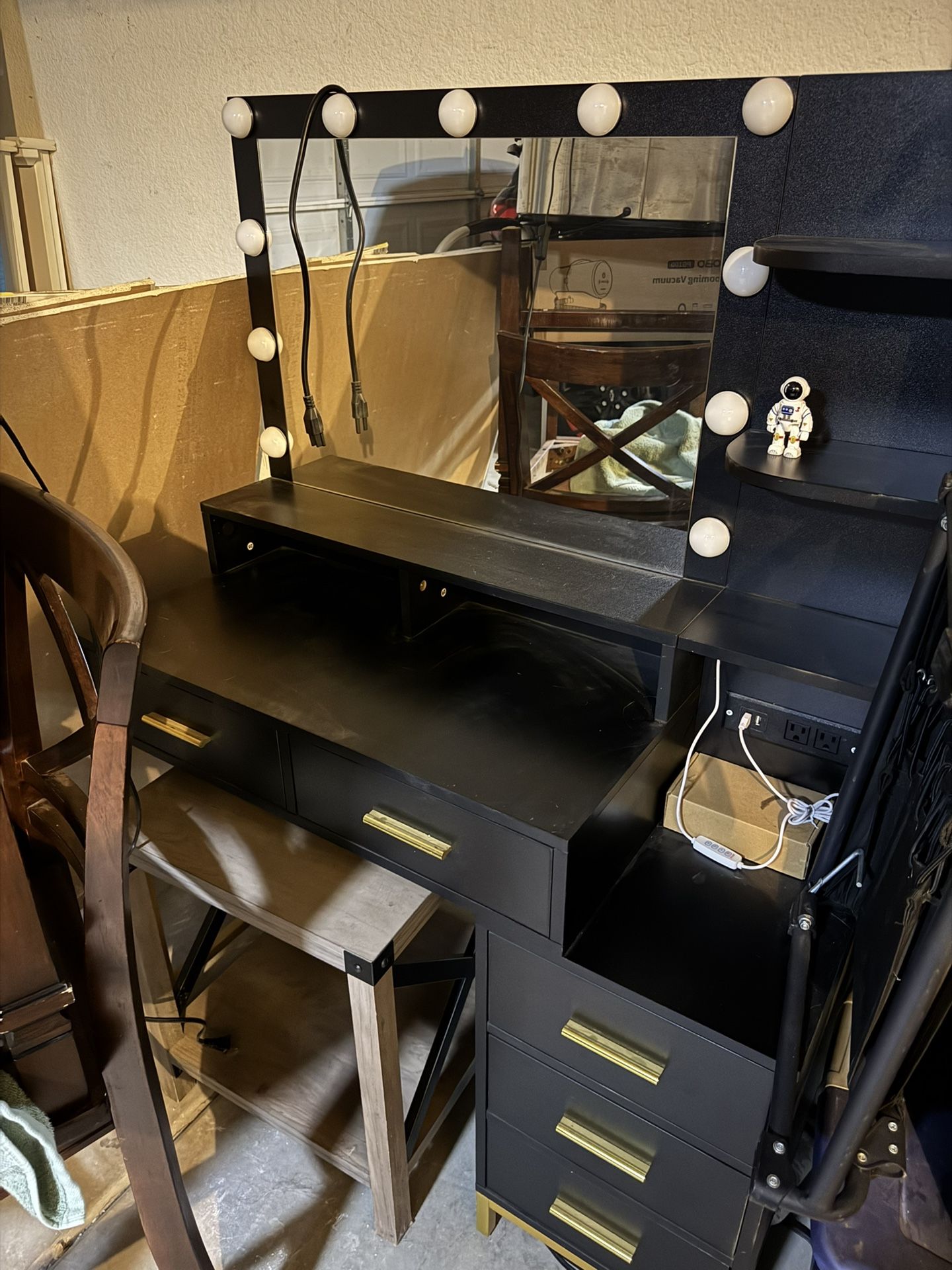 Loomie Large Makeup Table/ Vanity