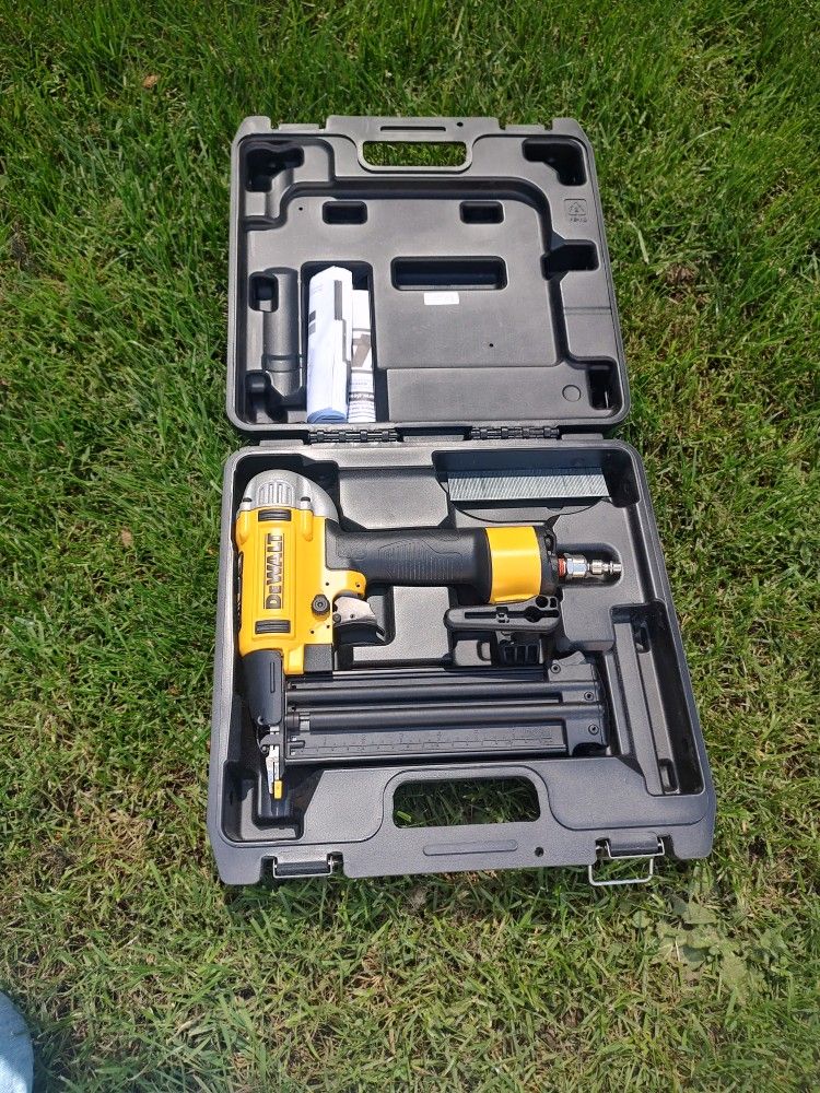 DeWalt Finish Nail Gun 