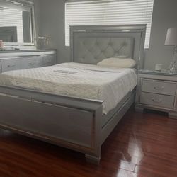 Bedroom set ( MATTRESS NOT INCLUDED) 