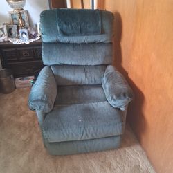 Two Matching Lazyboy Recliners
