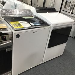New Scratch And Dent Whirlpool Washer And Dryer Set. 1 year Warranty 