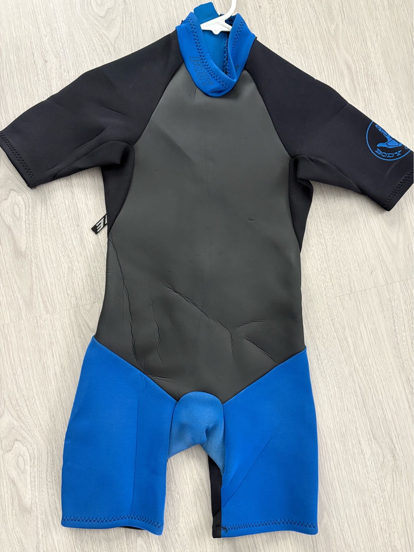 Youth body glove wetsuit used