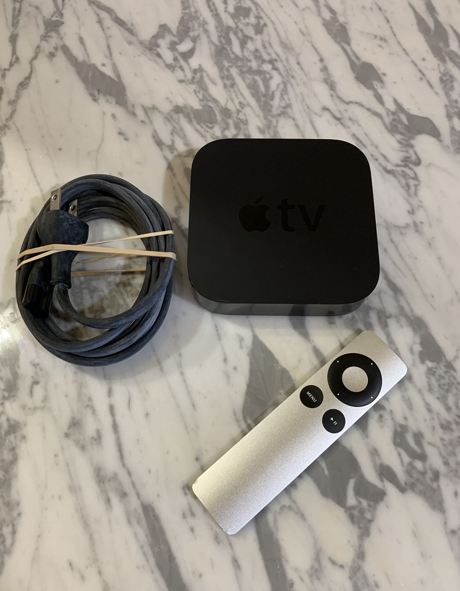 Apple TV (3rd Generation) 8GB HD Media Streamer - A1469 with Original Remote