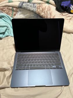 Apple Mac book Air 13 inch M4 chip 256 GB