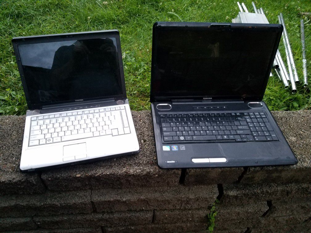 2 toshiba laptops