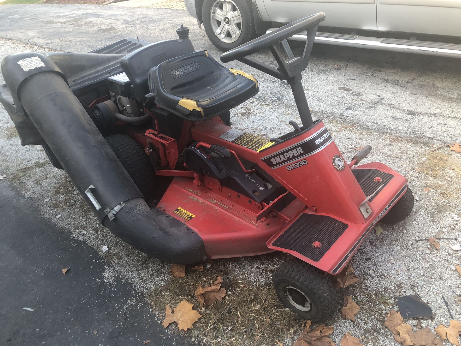 30” Cut Riding Lawnmore And Rear Bag