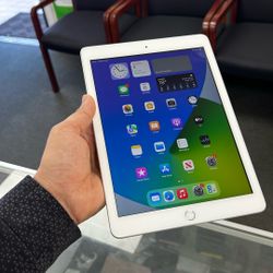 Apple iPad 6th 32GB White (like New)