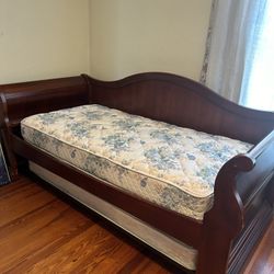 Trundle Bed/Day Bed
