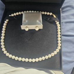 Pearls necklace engineerings