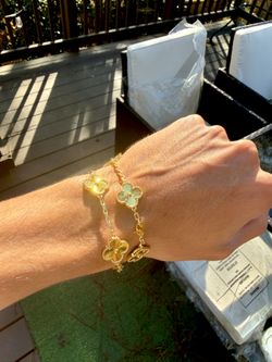CLOVER VANCLEEF GOLD BRACELET