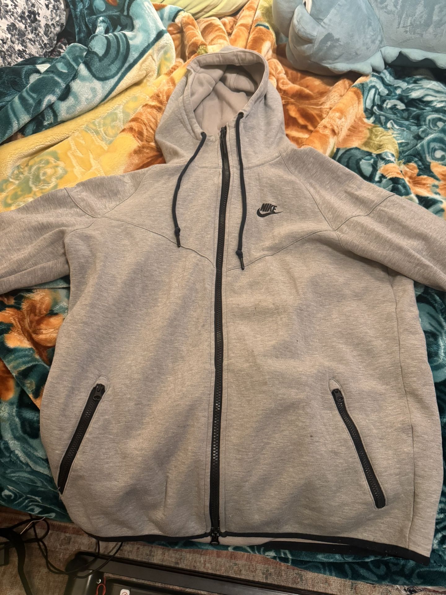 Grey Nike Tech Fleece 