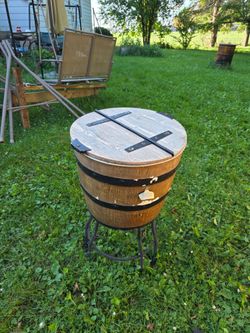 Barrel-Style Cooler with Metal Stand