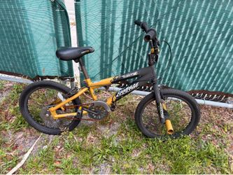 18" Kent Rampage Boys' BMX Bike - With Front Pegs