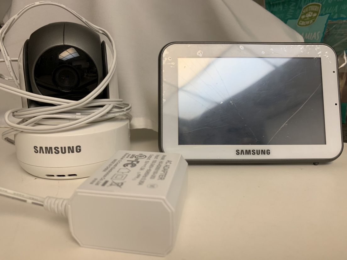 Samsung baby monitor 300 w/ night vision and two-way talk