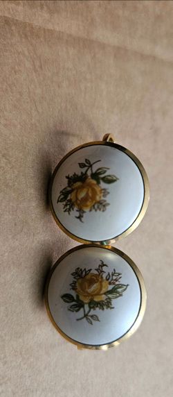 Vintage yellow rose clip on earrings $20