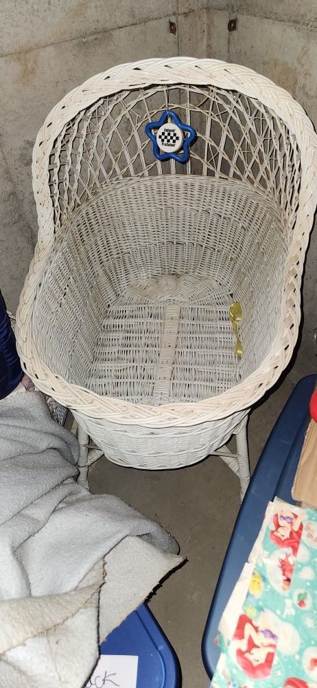 104 YO Bassinet