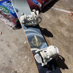 Women’s Complete Snowboard Set. Size 7.