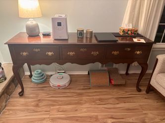 Kindel Mahogany Queen Anne Style Sideboard
