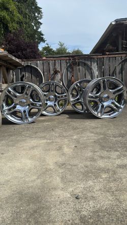 Set of 4  Dodge Rims  size 17’s 6 lug
