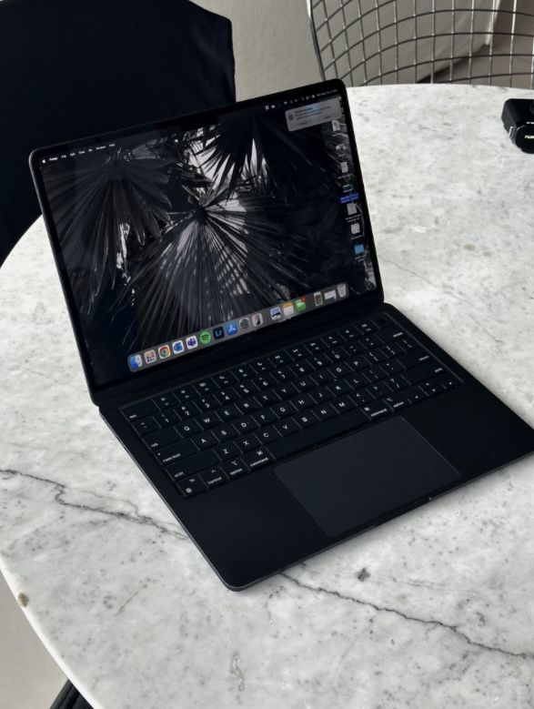 Macbook Air 2022 M2 (500GB)
