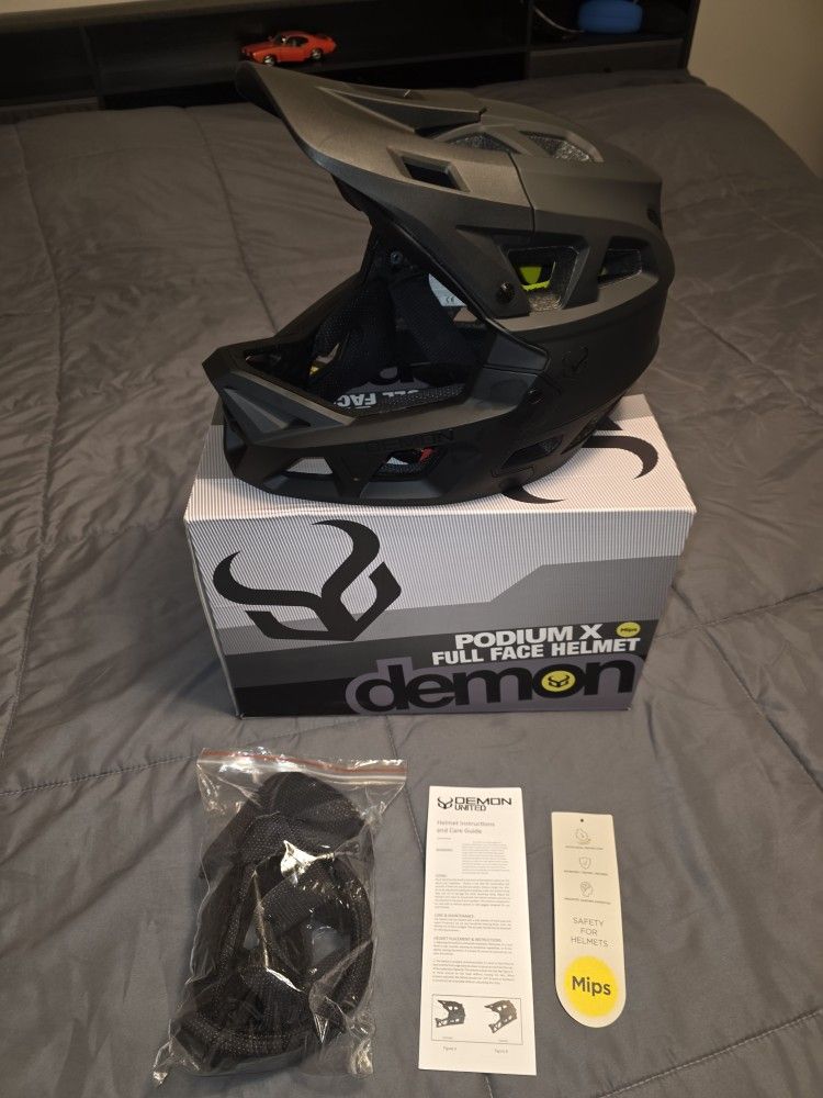Demon Podium Helmet with MIPS Large