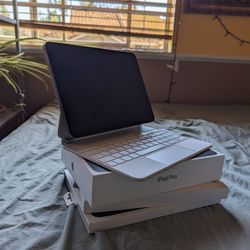 IPad Pro 3rd Gen With M1 Chip 256gb Wi-Fi Only. Goes With Apple Magic Keyboard And A Smart Folio Case