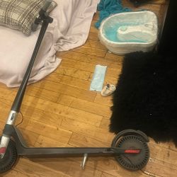 Scooter Electrónic I Have The Charger Has A Ligth And Goes 30km