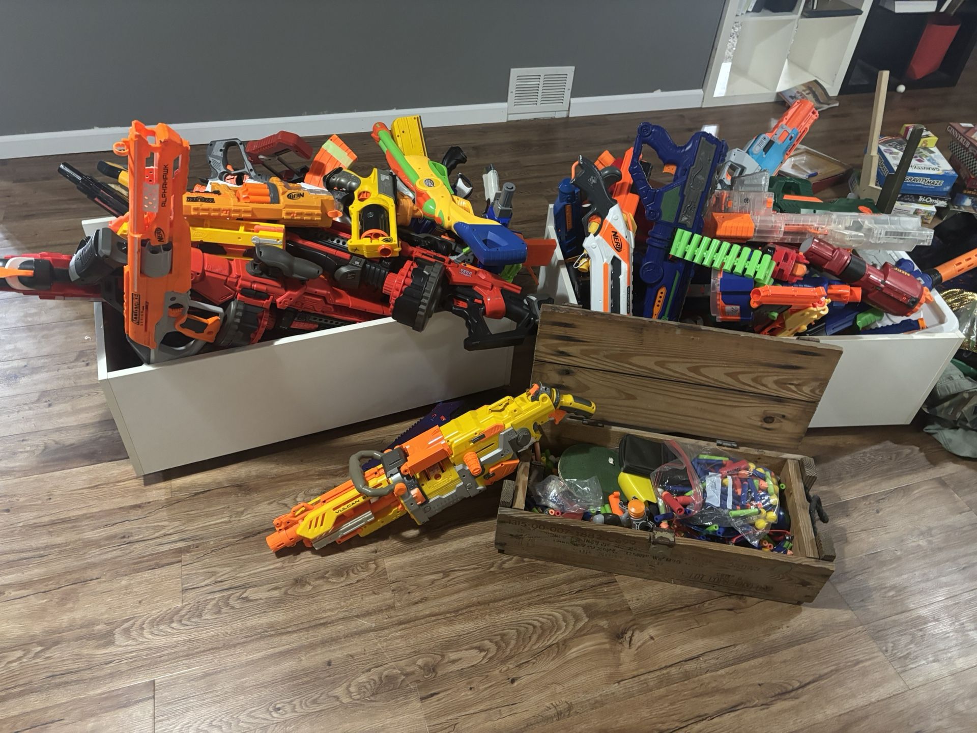 A LOT OF NERF GUNS