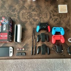 Nintendo Switch OLED + Extras