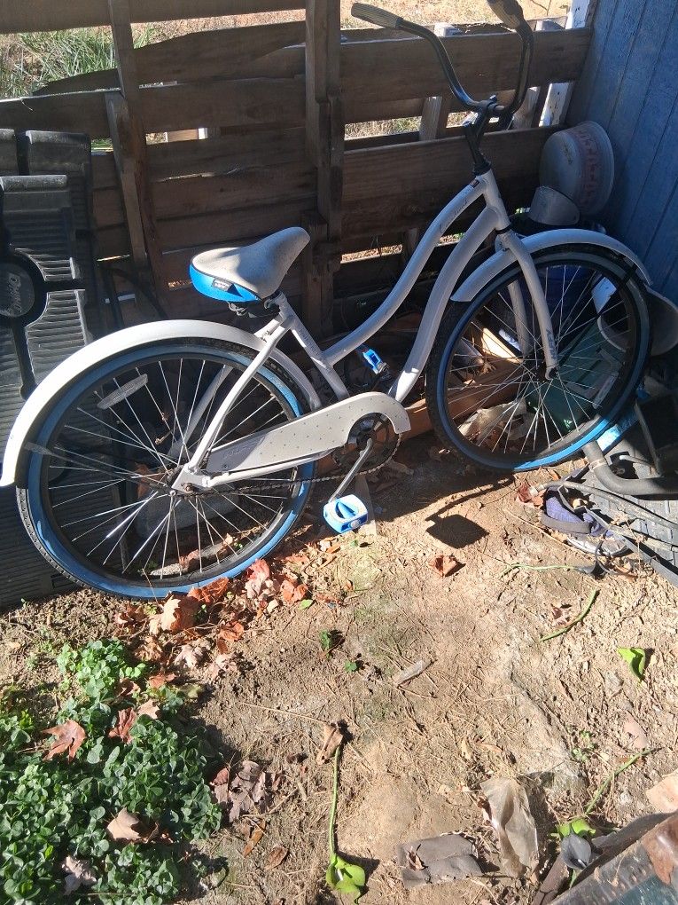 Huffy Beach Cruiser 26 Inch Bicycle