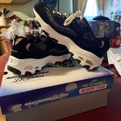 Sketchers D’lites air Cold Memory Foam Sneakers 