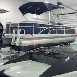 2021 Bennington Tritoon 