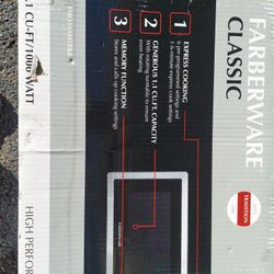 Farberware Classic Microwave  New In Box
