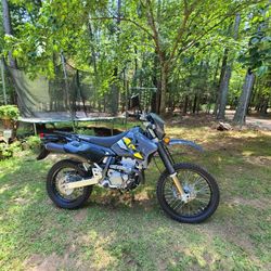 2022 Suzuki DR-Z 400cc