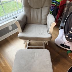 Glider With Ottoman 