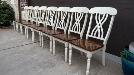 Beautiful White Dining Chairs ( Set of 8 ) Used good condition, sturdy!